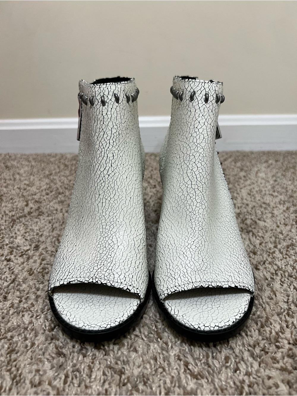 Frye Brielle Rebel White Crackle Leather Studded Zip Bootie Peep Toe Size 8 - Picture 2 of 12